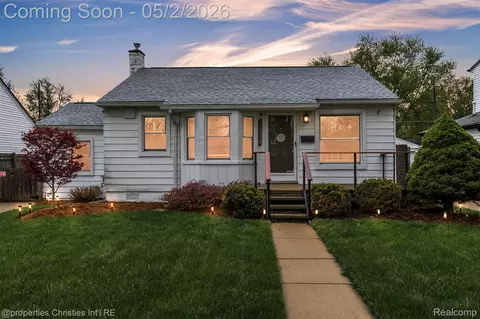 22114 Lange St, Saint Clair Shores, MI 48080