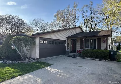 741 Mariday St, Orion, MI 48362