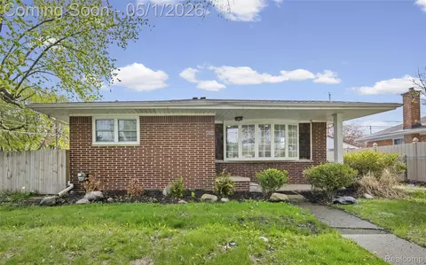 24620 Wood St, Saint Clair Shores, MI 48080