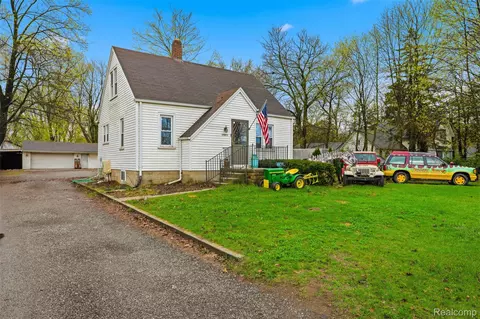 37493 Wabash St, Romulus, MI 48174