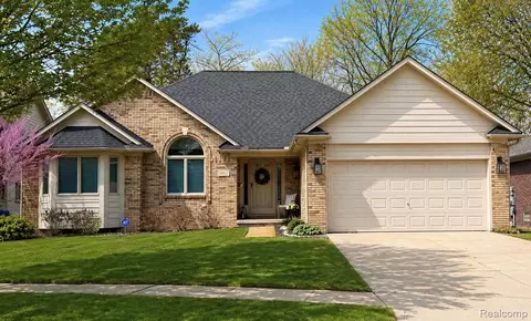 34921 Eberlein Dr, Fraser, MI 48026
