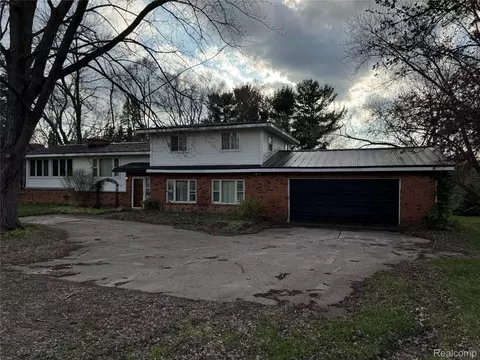 226 S Burkhart Rd, Marion, MI 48843