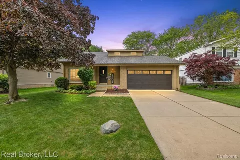 24765 Apple Crest Dr, Novi, MI 48375