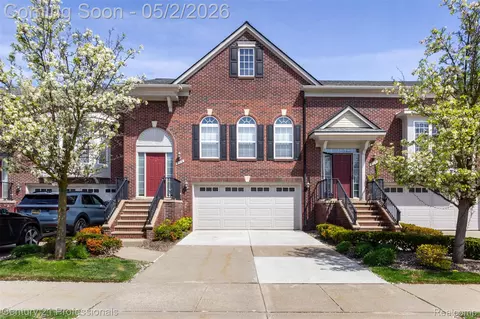 955 Sandalwood Dr, Troy, MI 48085