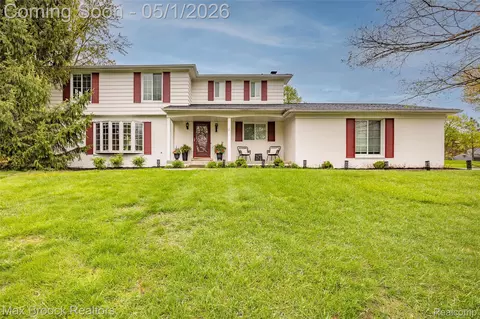 2275 Park Ridge Dr, Bloomfield Hills, MI 48304