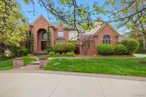 3725 Mountain Laurel Ct, Oakland, MI 48363
