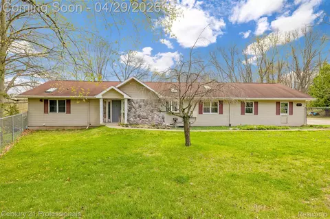 9200 Clyde Rd, Fenton, MI 48430