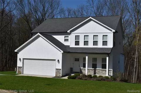 16255 Catalpa Ridge Dr, Holly, MI 48442