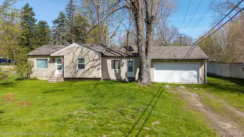 2244 Hammerslea Rd, Orion, MI 48359
