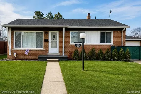 31274 Fernwood St, Westland, MI 48186