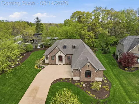 3513 Pointe Shore Dr, Brighton, MI 48114
