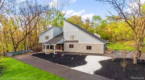 1830 Lone Pine Rd, Bloomfield Hills, MI 48302