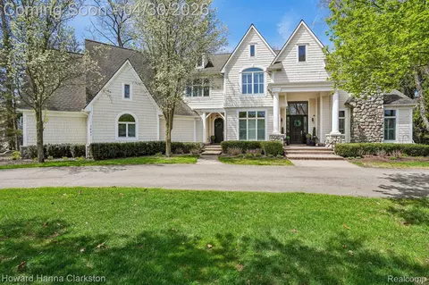 7651 Maple Ridge Ct, Independence, MI 48346