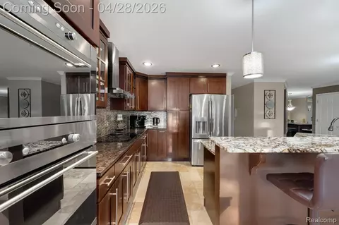 Kitchen - 45021 Riverwoods Dr, Macomb, MI 48044 photo 2 of 6