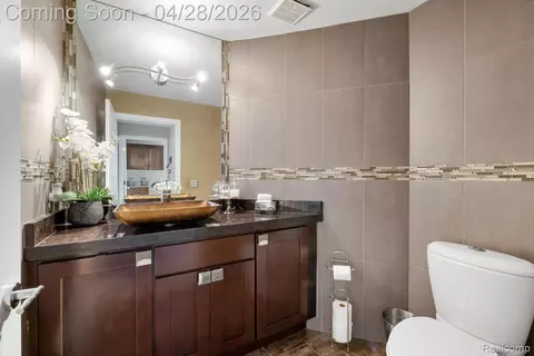 Bath - 45021 Riverwoods Dr, Macomb, MI 48044 photo 4 of 4