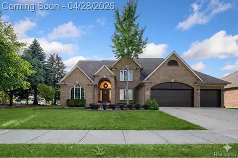 45021 Riverwoods Dr, Macomb, MI 48044