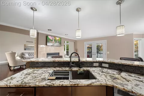 Kitchen - 45021 Riverwoods Dr, Macomb, MI 48044 photo 4 of 6