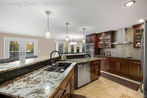 Kitchen - 45021 Riverwoods Dr, Macomb, MI 48044 photo 3 of 6