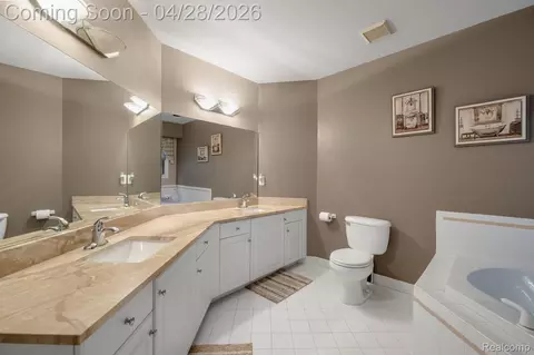 Bath - 45021 Riverwoods Dr, Macomb, MI 48044 photo 1 of 4