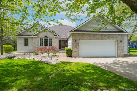 297 Carriage Way, Davison, MI 48423