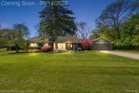 28631 Cumberland Dr, Farmington Hills, MI 48334