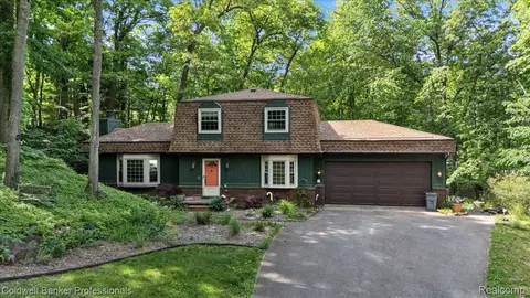 8873 Nepahwin Dr, Independence, MI 48348