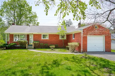 29225 Grove St, Livonia, MI 48154