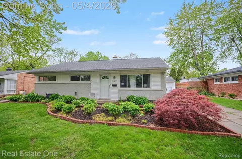 247 Kenyon Dr, Troy, MI 48083