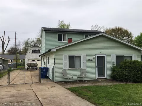 6679 Saline Dr, Waterford, MI 48329