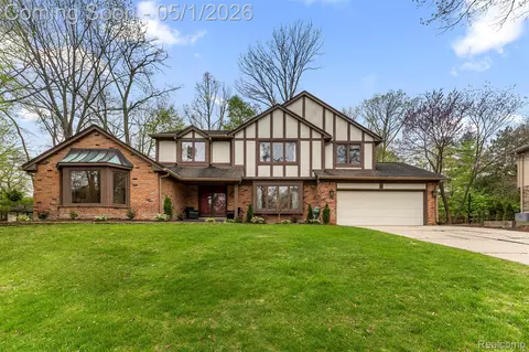 38605 Deerwood Ct, Northville, MI 48167