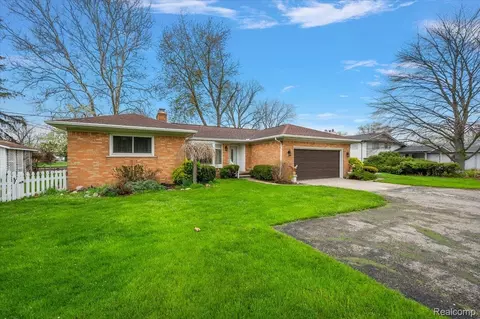 25651 S River Rd, Harrison, MI 48045