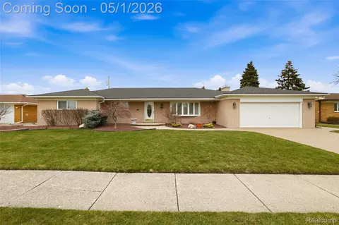 19367 Skyline St, Roseville, MI 48066
