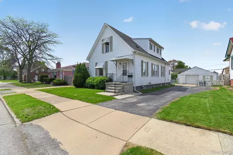 1070 1st St, Wyandotte, MI 48192