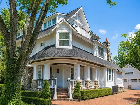 945 Henrietta St, Birmingham, MI 48009