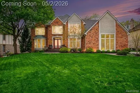 1699 Old Homestead Dr, Rochester Hills, MI 48306
