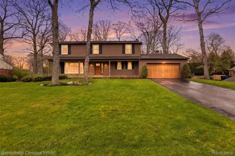 2867 Courville Dr, Bloomfield Hills, MI 48302