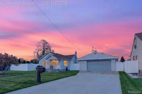 677 Lindbergh St, Wyandotte, MI 48192