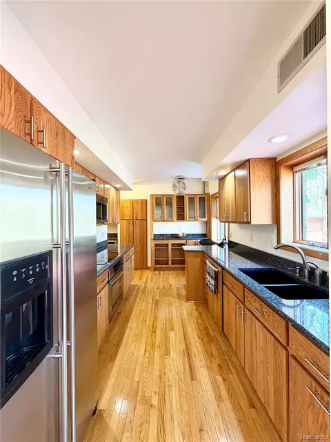 Kitchen - 10655 Beardslee Rd, Perry, MI 48872 photo 3 of 5