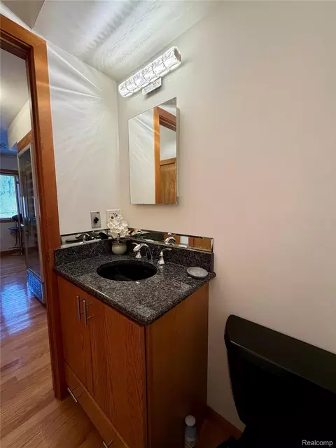Bath - 10655 Beardslee Rd, Perry, MI 48872 photo 1 of 2