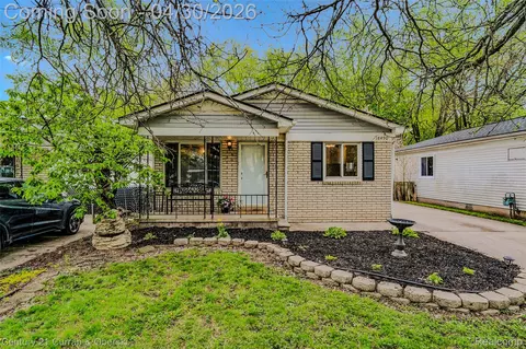 18490 Sumner, Redford, MI 48240