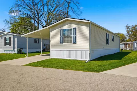 440 Flamingo St, Rochester Hills, MI 48309