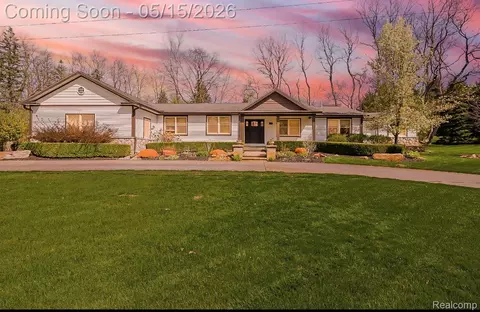 3720 E Clarkston Rd, Oakland, MI 48363