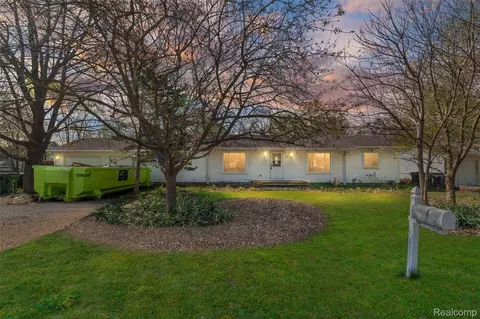 2378 Dawes Ave, Shelby Township, MI 48317