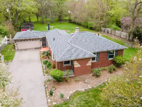 111 Blanche Dr, Troy, MI 48098