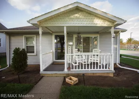 26110 Ypsilanti St, Flat Rock, MI 48134