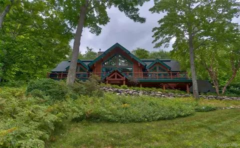 1189 Ridgeline Dr, Boyne Valley, MI 49712