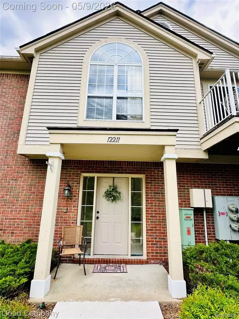 12211 Chesapeake Cir, Walled Lake, MI 48390