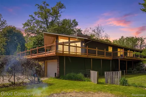 5130 Seymour Lake Rd, Brandon, MI 48371