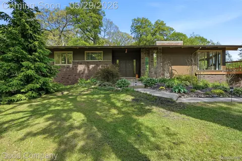 5130 Seymour Lake Rd, Brandon, MI 48371