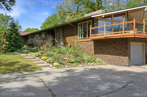 5130 Seymour Lake Rd, Brandon, MI 48371